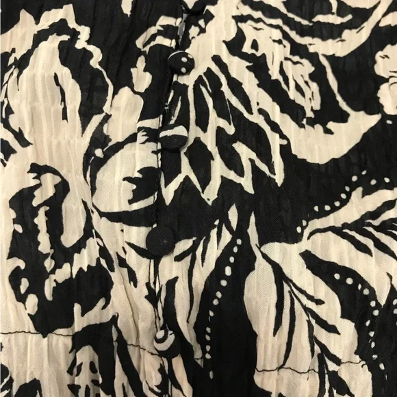 Zara Black & Ivory Halter Floral Crop Top - Picture 4 of 6